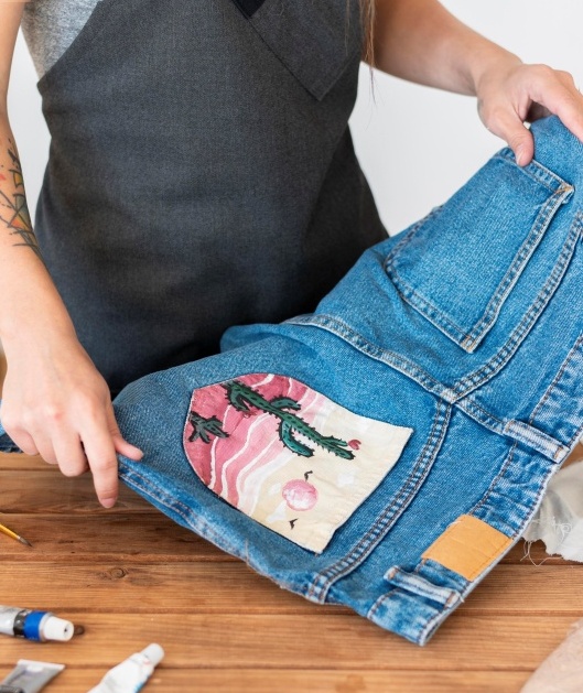 transformer. Personnaliser une poche de jean de façon originale